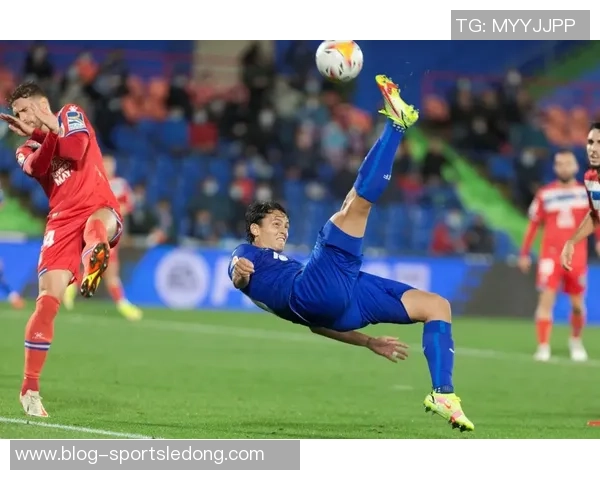 埃尔切主帅直言维尼修斯犯规明显非正常比赛对抗行为引发争议 埃尔切主帅直言维尼修斯犯规明显非正常比赛对抗行为引发争议