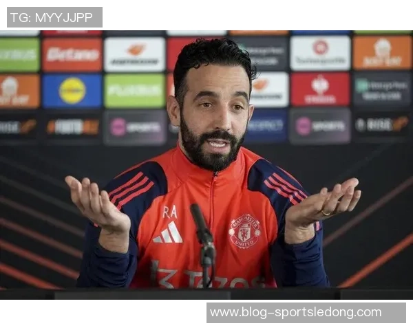 曼联青训小将社交媒体质疑主帅阿莫林引发争议是否应当如此 曼联青训小将社交媒体质疑主帅阿莫林引发争议是否应当如此