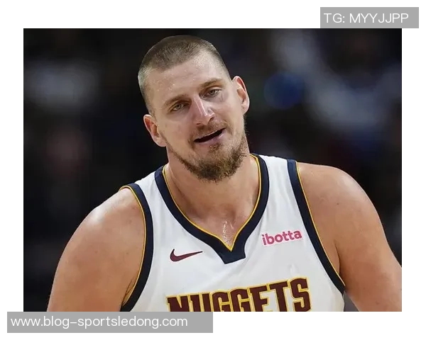 约基奇半场状态火热5投4中轻松斩获14分5篮板2助攻